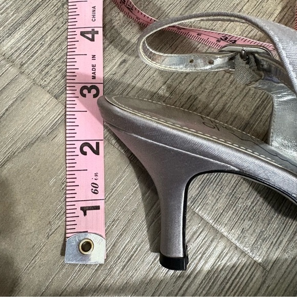 The Touch of Nina Silver Slingback Heels Sz 7M Embellished Bow Bridal Party - Picture 10 of 10